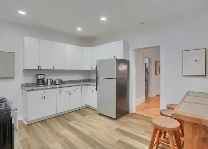 Modern And Spacious Four Bedroom House In With Parking Pittsburgh