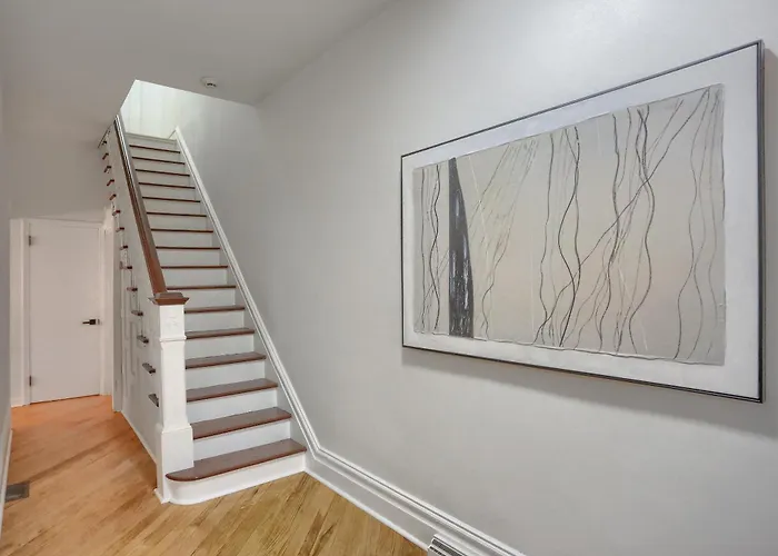 Modern And Spacious Four Bedroom House In With Parking * Pittsburgh