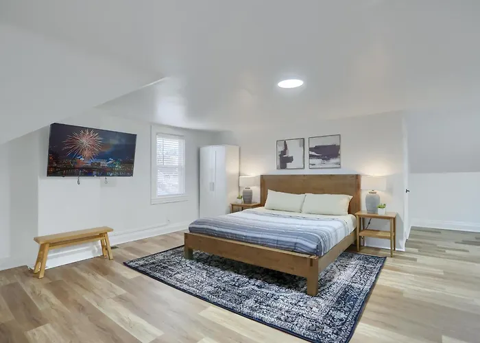 Modern And Spacious Four Bedroom House In With Parking Pittsburgh