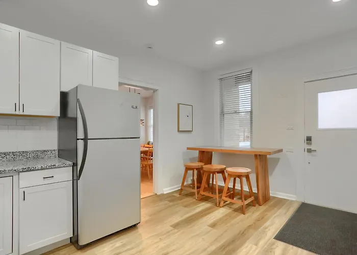 Modern And Spacious Four Bedroom House In With Parking Pittsburgh